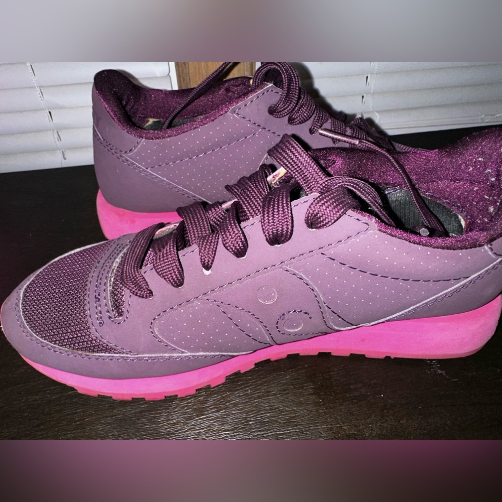 Saucony originals size 8 woman.